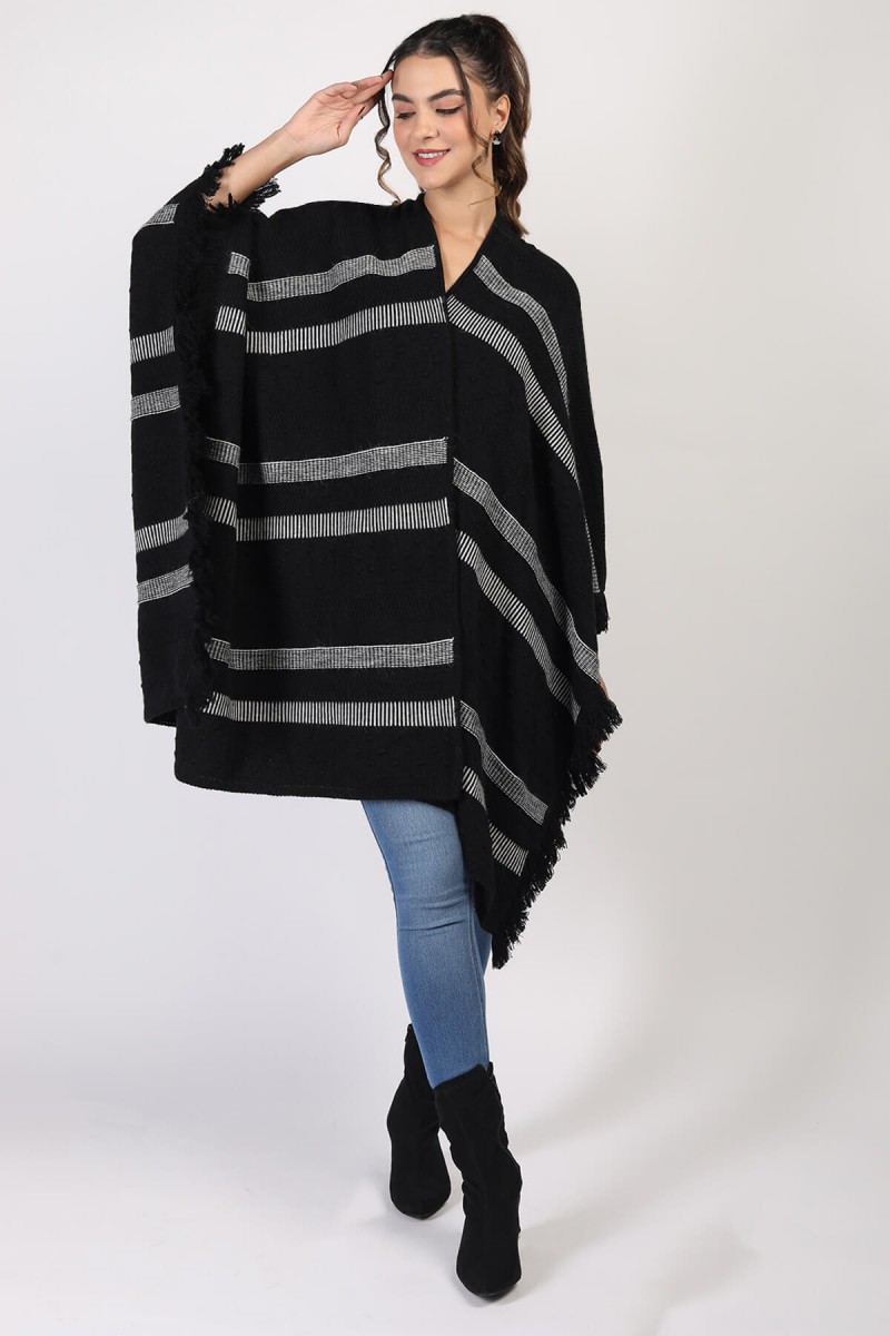 KNITTED CAPE WITH FRINGES 