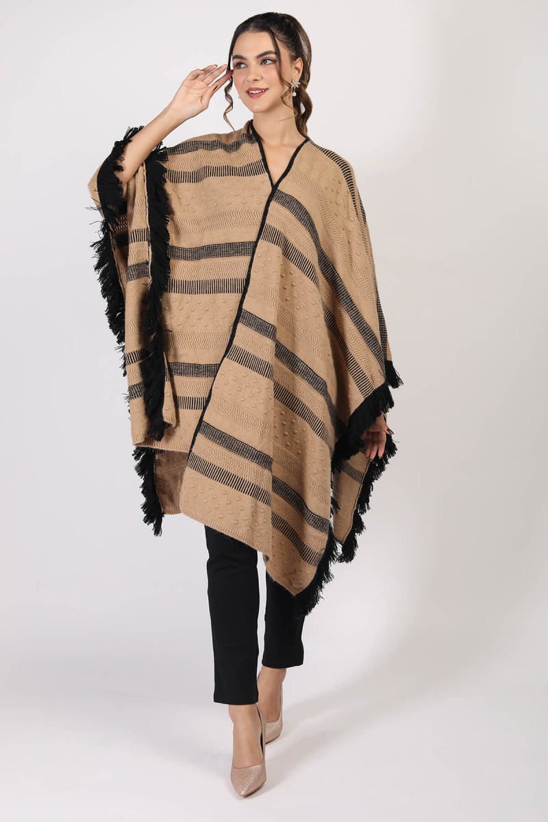 KNITTED CAPE WITH FRINGES 