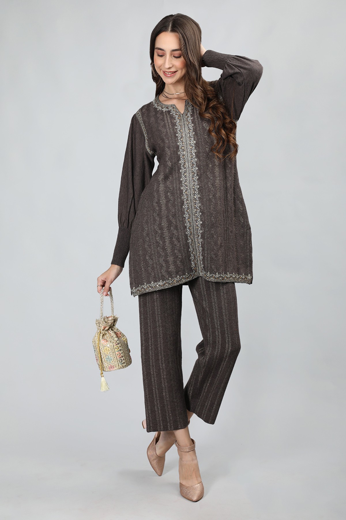 Women Winter Kurtis Online - Buy Woollen Kurtis, Designer Kurtis & Long  Kurtis in India